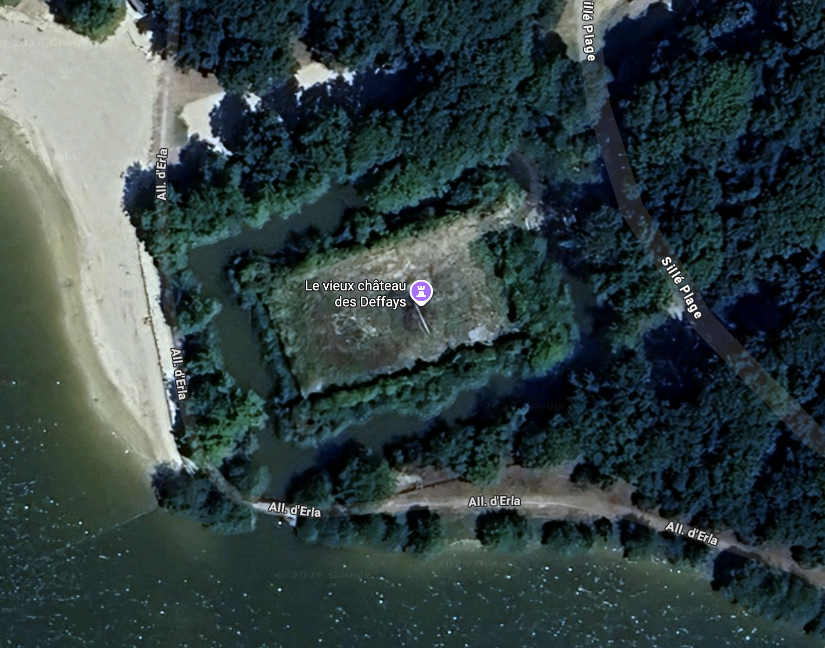 Le Vieux Château des Deffays